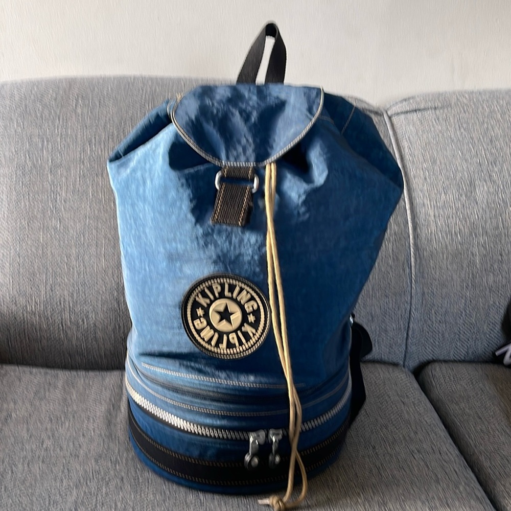 Kipling Camera and Lens Bag for a Nikon/Canon 300mm F 2.8. Lens NOT Included